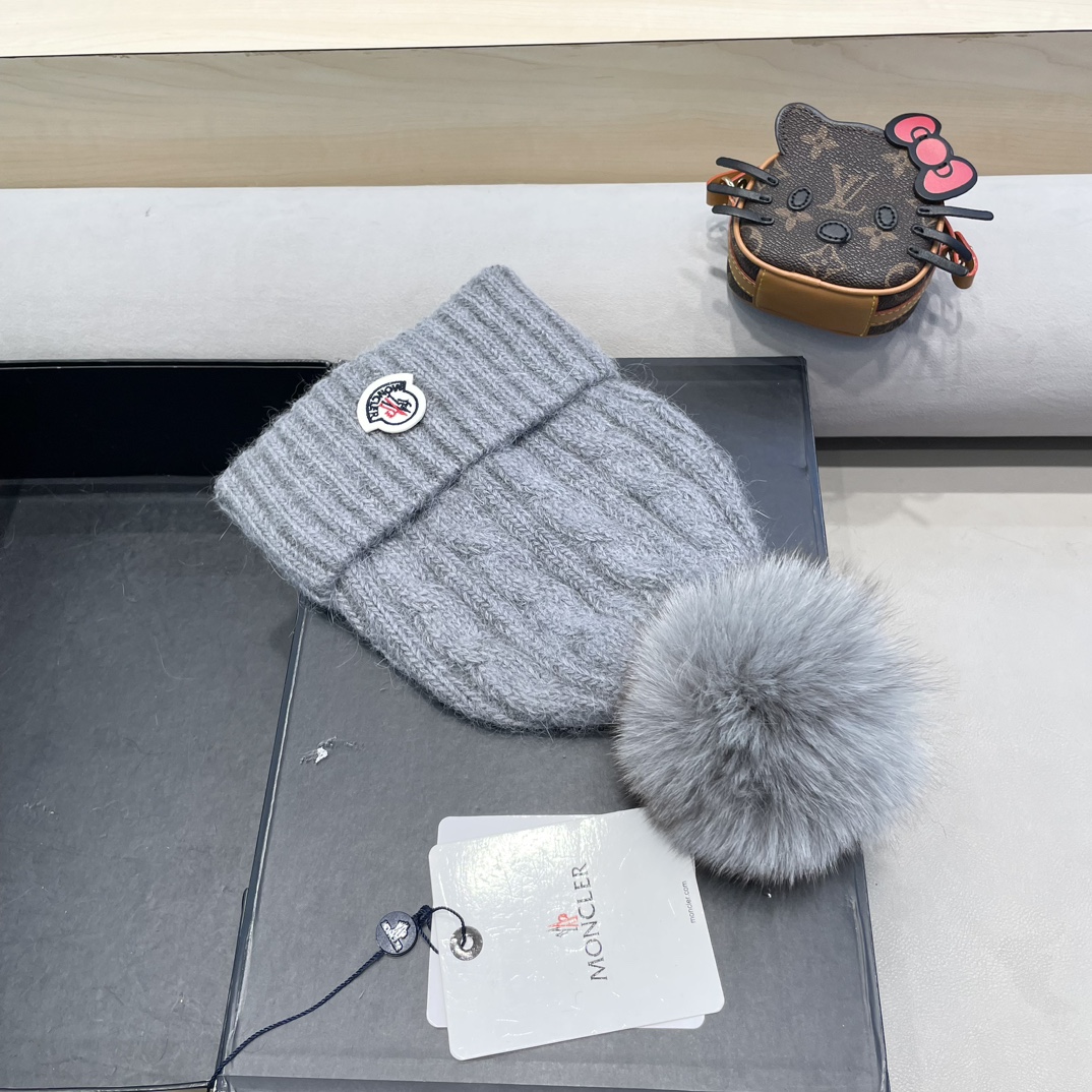 蒙口Moncler盟可睐💥官网经典针织帽，原单复刻.非常柔软亲肤，弹性很好💓有质感又非常百搭的款式~保暖