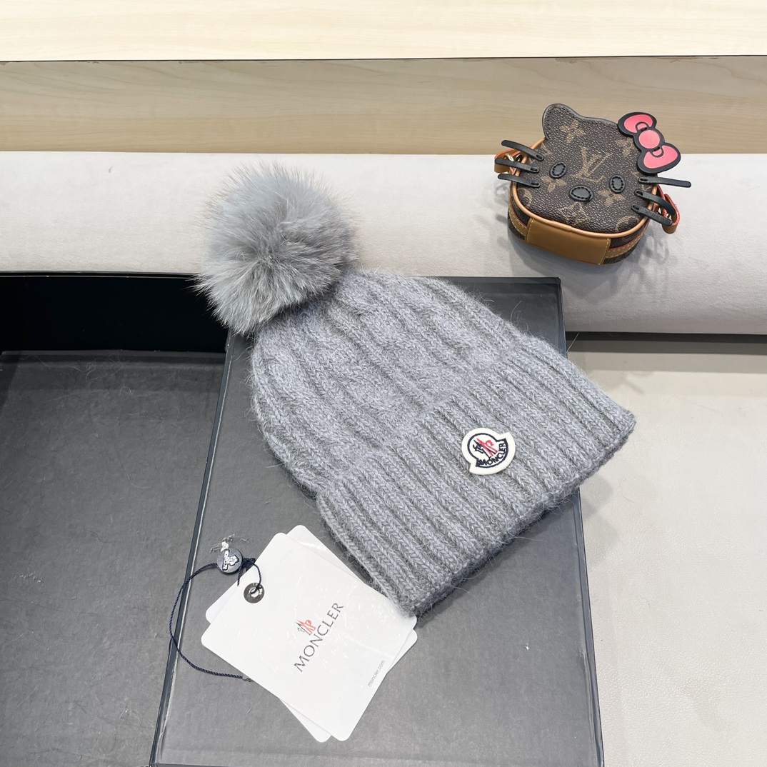 蒙口Moncler盟可睐💥官网经典针织帽，原单复刻.非常柔软亲肤，弹性很好💓有质感又非常百搭的款式~保暖