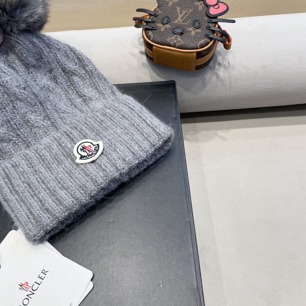 蒙口Moncler盟可睐💥官网经典针织帽，原单复刻.非常柔软亲肤，弹性很好💓有质感又非常百搭的款式~保暖