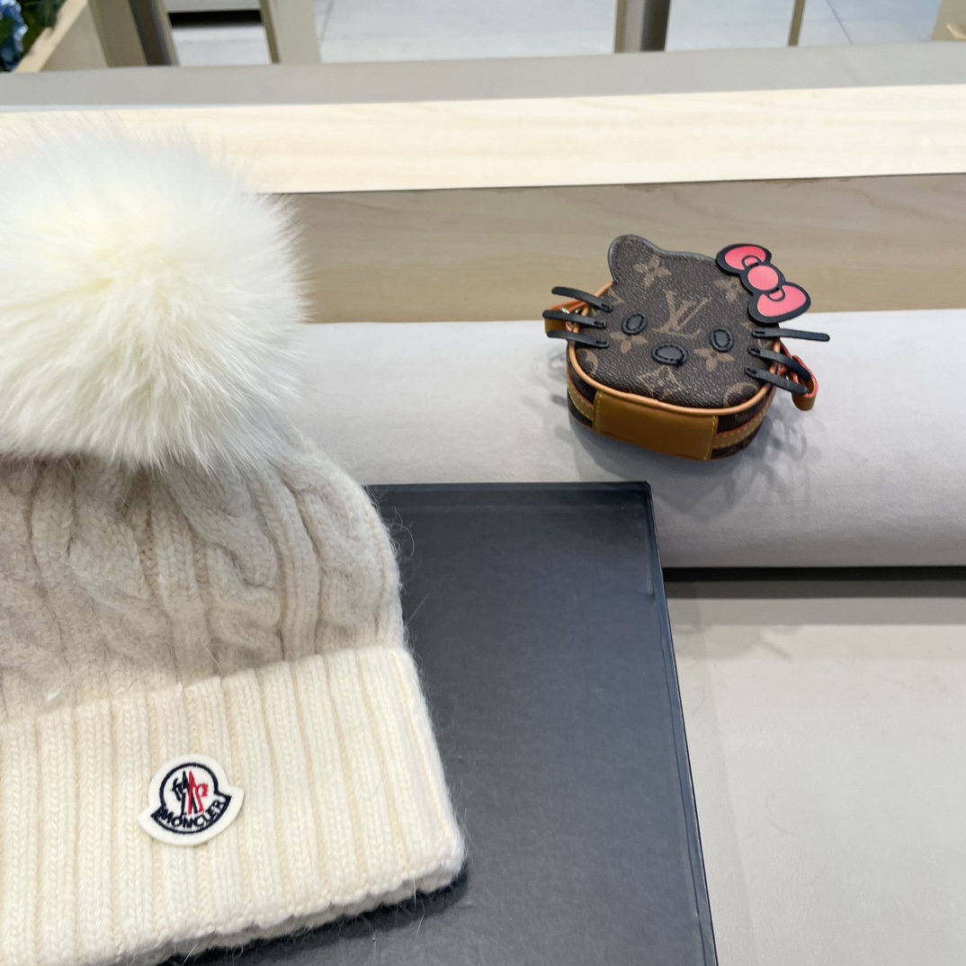 蒙口Moncler盟可睐💥官网经典针织帽，原单复刻.非常柔软亲肤，弹性很好💓有质感又非常百搭的款式~保暖