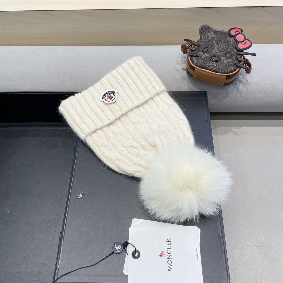 蒙口Moncler盟可睐💥官网经典针织帽，原单复刻.非常柔软亲肤，弹性很好💓有质感又非常百搭的款式~保暖