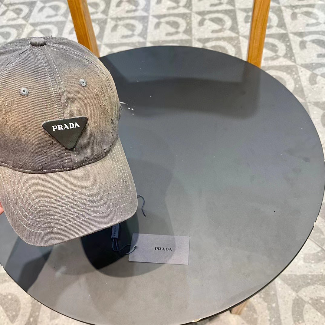  普拉达Prada 棒球帽🧢万能必留款 戴一万年都好看 日常刚需 颜色完美 帽型正点 简直谁戴都好看🧐质
