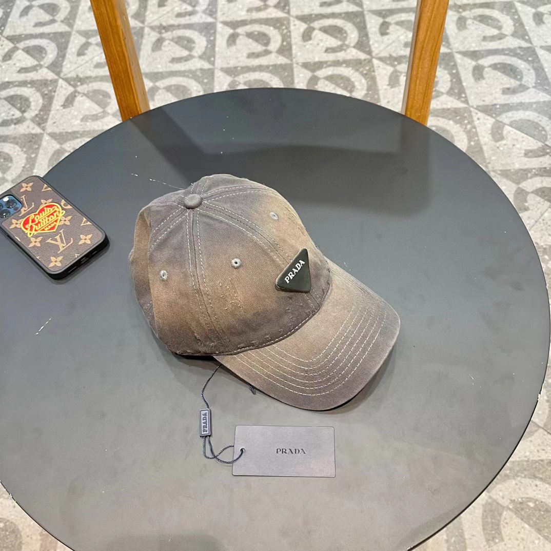  普拉达Prada 棒球帽🧢万能必留款 戴一万年都好看 日常刚需 颜色完美 帽型正点 简直谁戴都好看🧐质