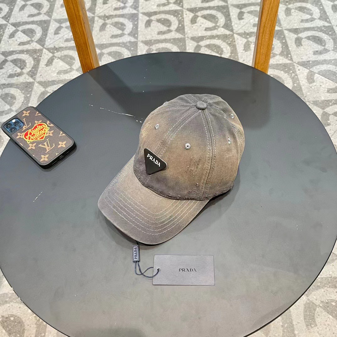  普拉达Prada 棒球帽🧢万能必留款 戴一万年都好看 日常刚需 颜色完美 帽型正点 简直谁戴都好看🧐质