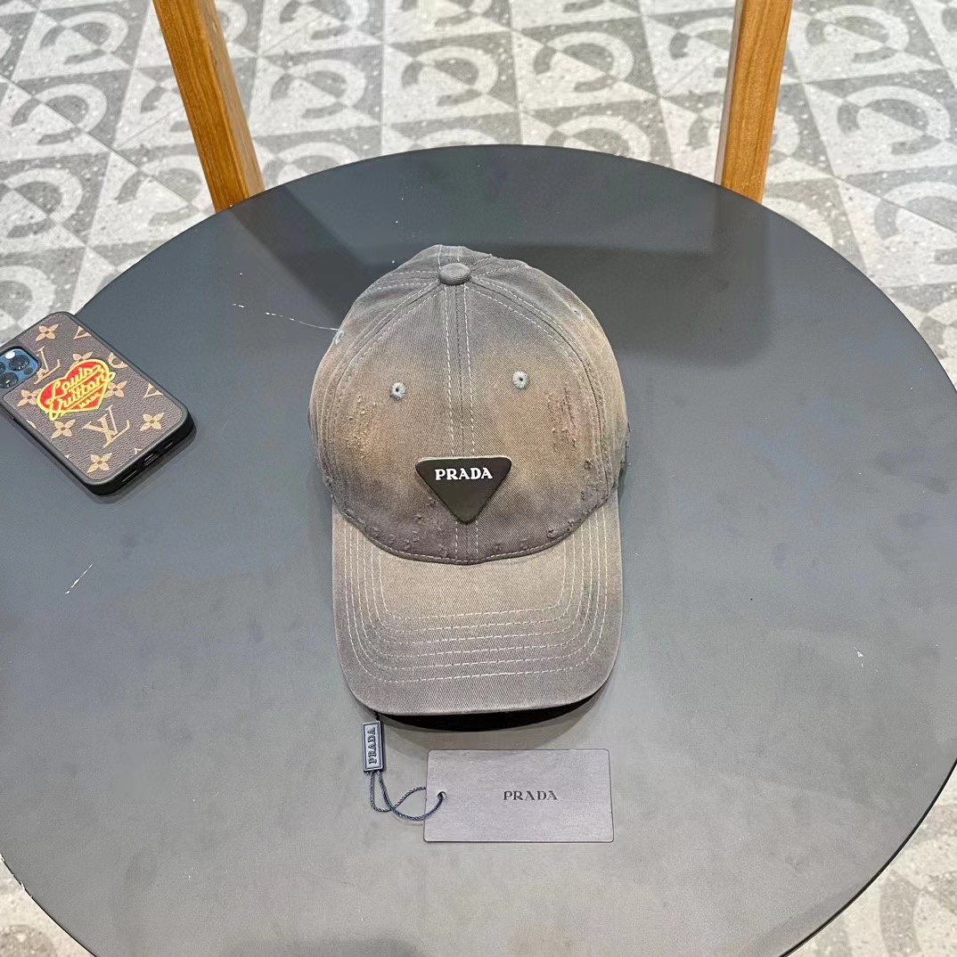  普拉达Prada 棒球帽🧢万能必留款 戴一万年都好看 日常刚需 颜色完美 帽型正点 简直谁戴都好看🧐质