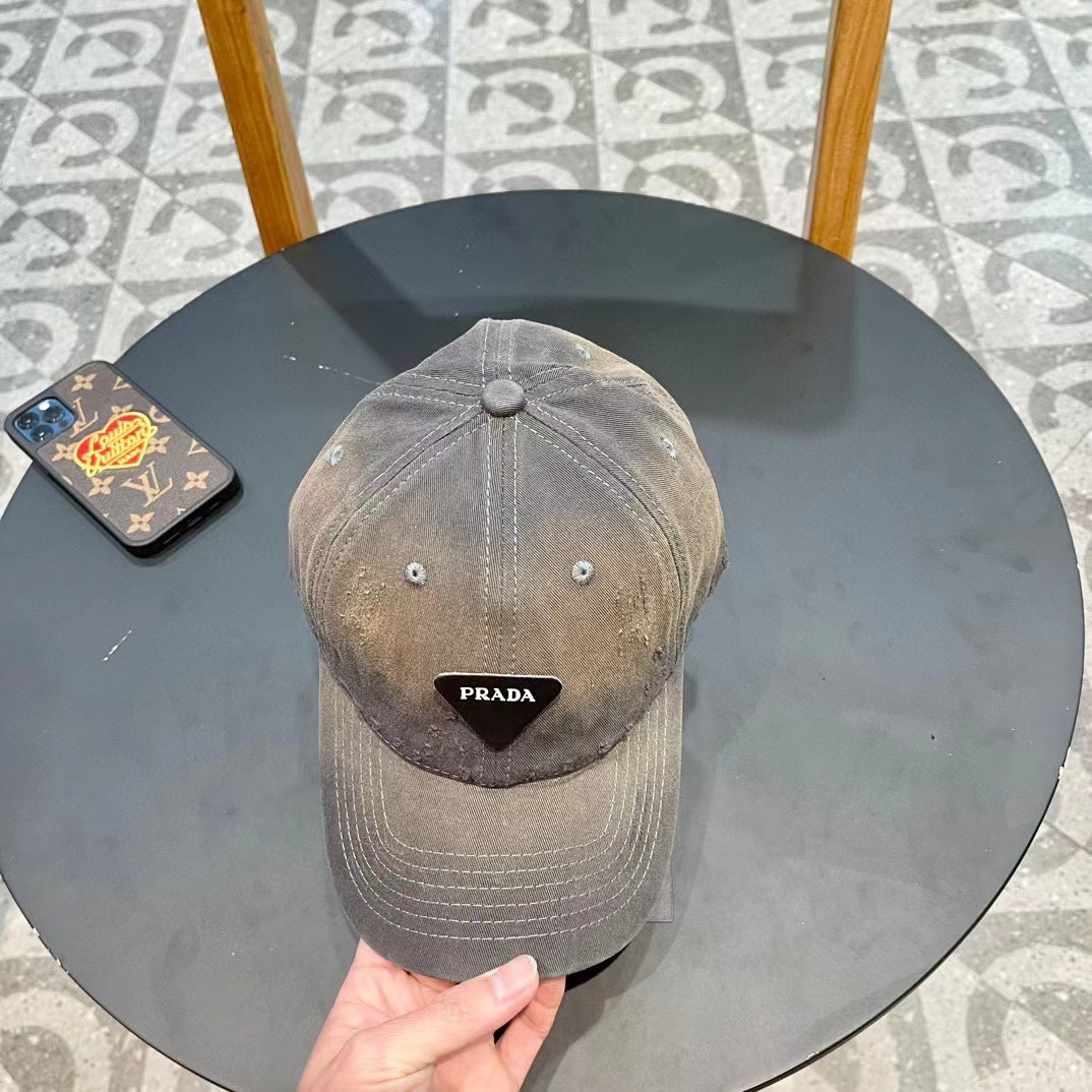  普拉达Prada 棒球帽🧢万能必留款 戴一万年都好看 日常刚需 颜色完美 帽型正点 简直谁戴都好看🧐质