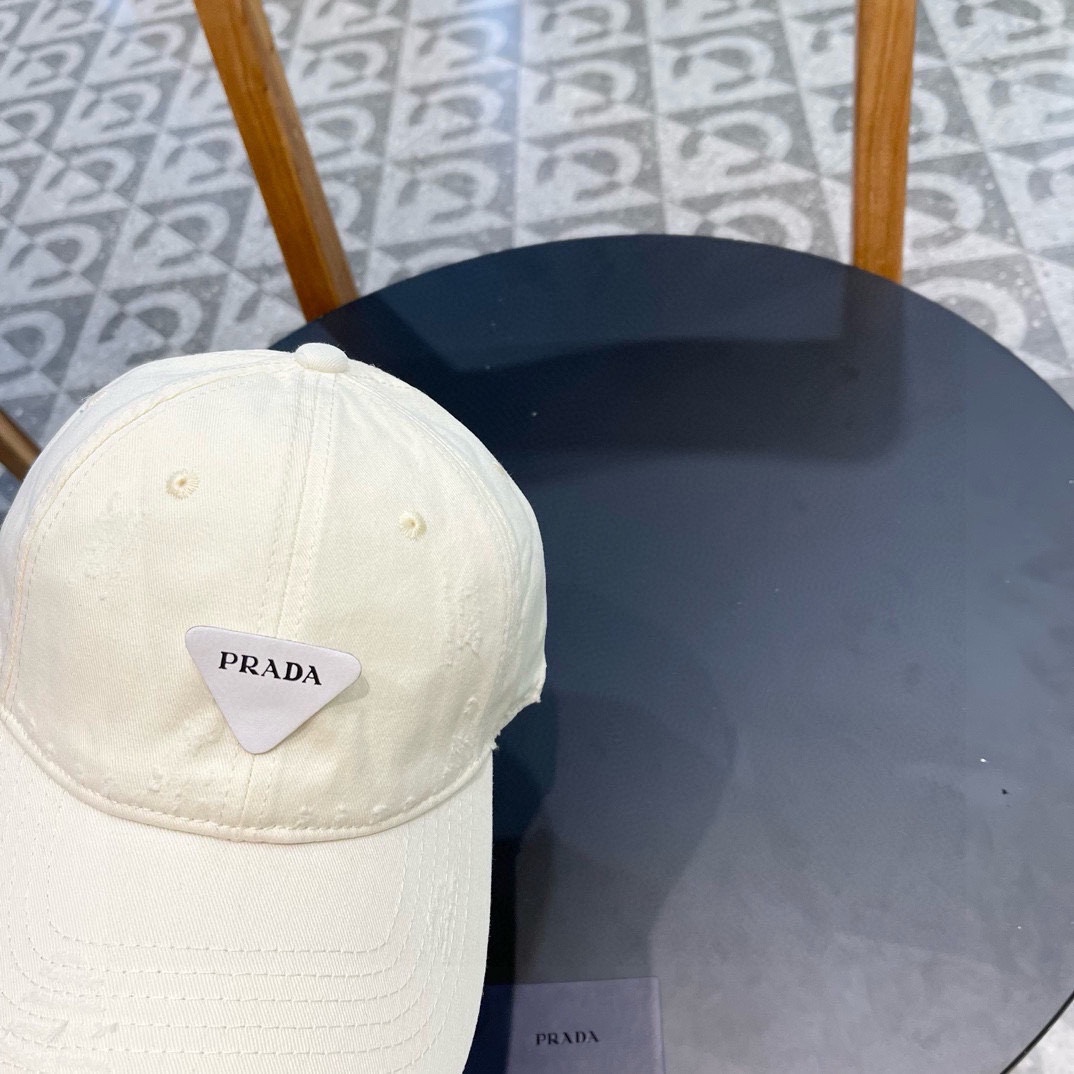  普拉达Prada 棒球帽🧢万能必留款 戴一万年都好看 日常刚需 颜色完美 帽型正点 简直谁戴都好看🧐质