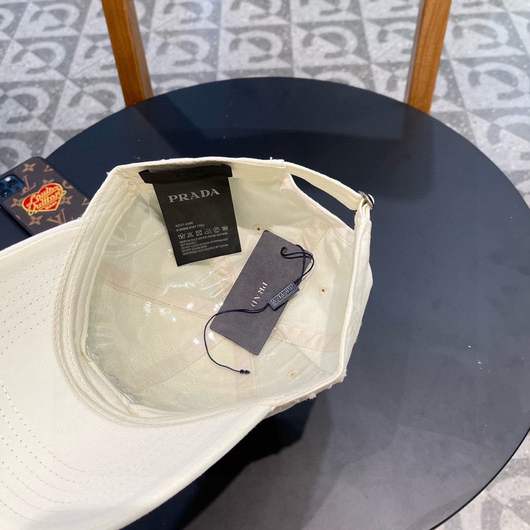  普拉达Prada 棒球帽🧢万能必留款 戴一万年都好看 日常刚需 颜色完美 帽型正点 简直谁戴都好看🧐质
