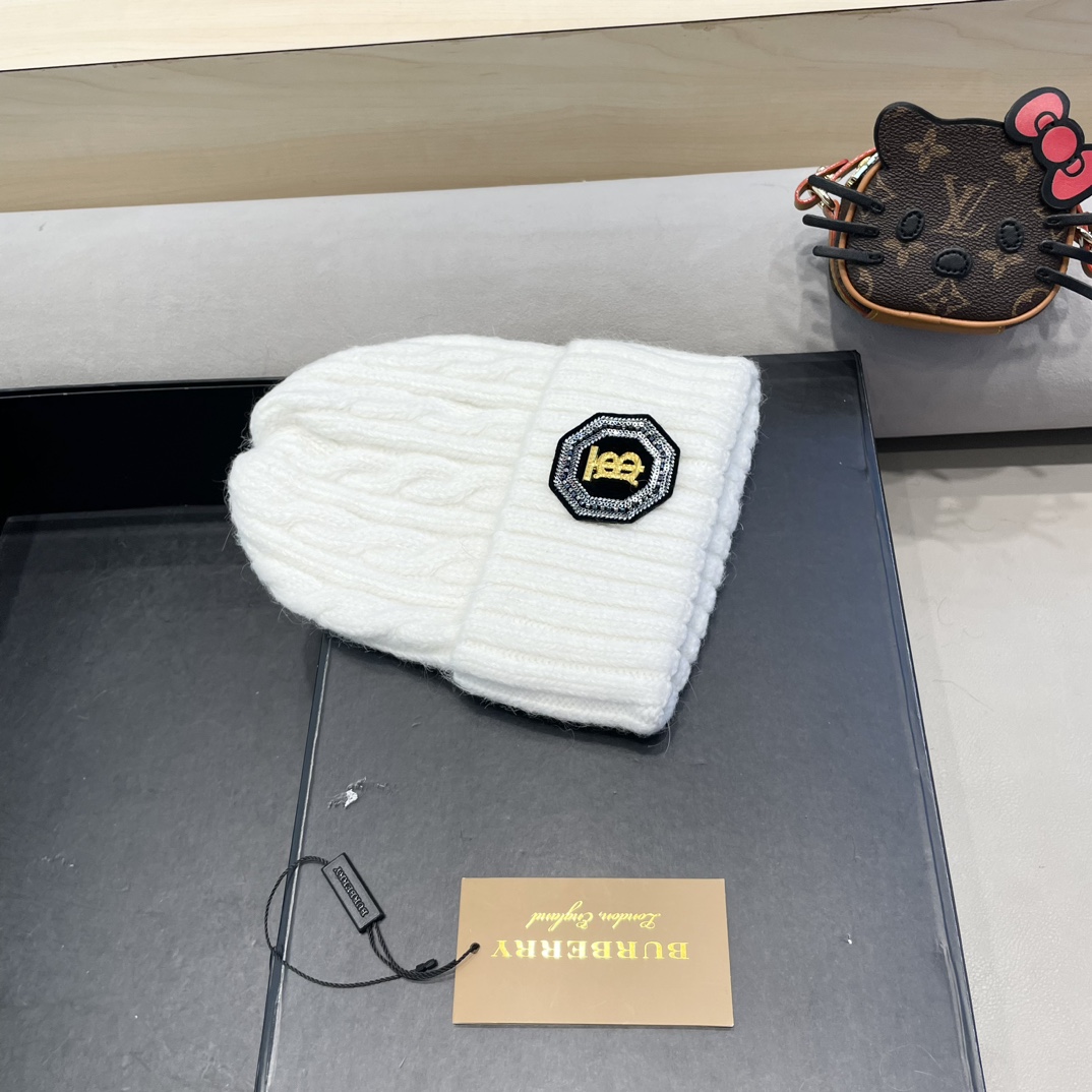 巴宝莉Burberry2024新款针织麻花毛线帽女秋冬季护耳防寒保暖帽子字母贴布冷帽潮