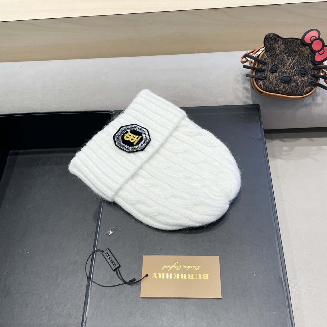 巴宝莉Burberry2024新款针织麻花毛线帽女秋冬季护耳防寒保暖帽子字母贴布冷帽潮