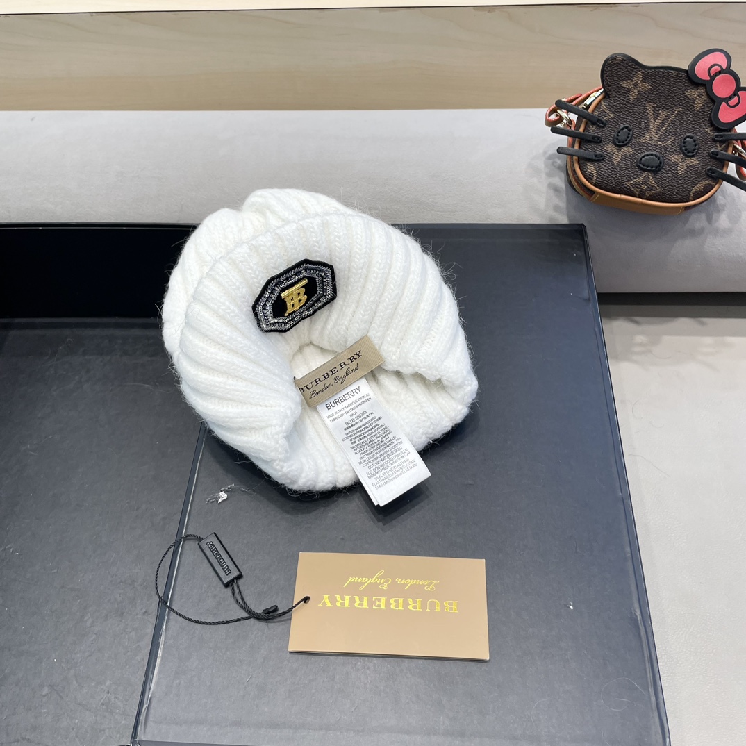 巴宝莉Burberry2024新款针织麻花毛线帽女秋冬季护耳防寒保暖帽子字母贴布冷帽潮