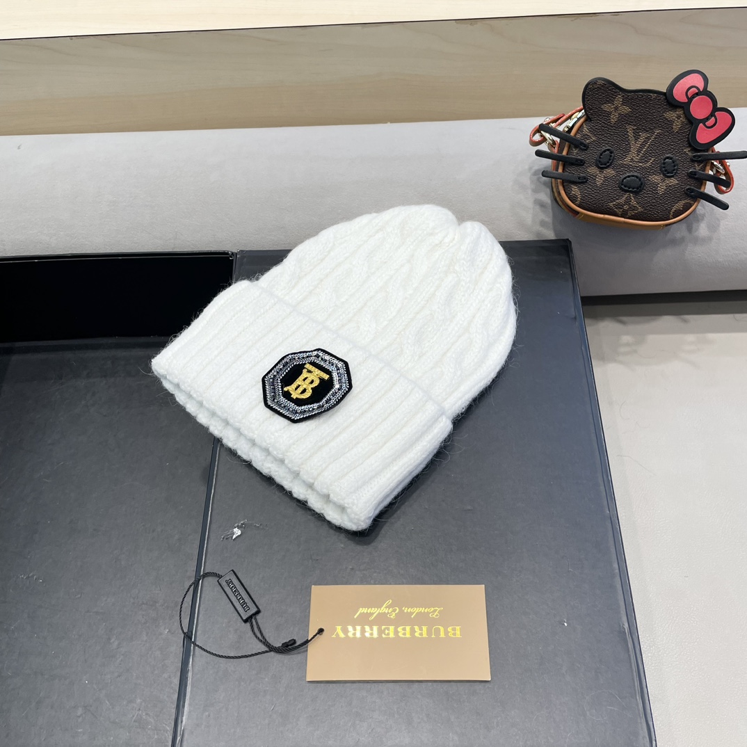 巴宝莉Burberry2024新款针织麻花毛线帽女秋冬季护耳防寒保暖帽子字母贴布冷帽潮