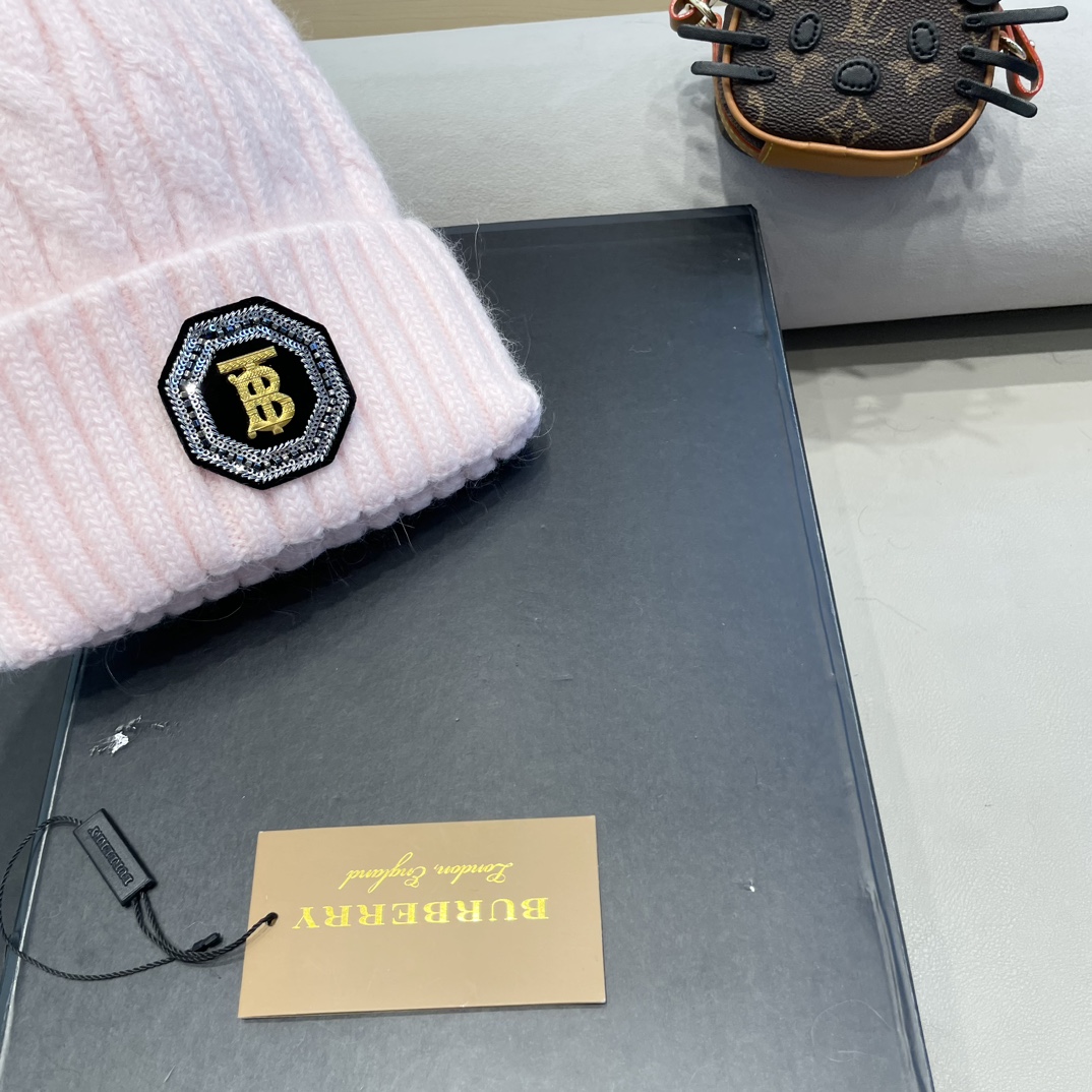 巴宝莉Burberry2024新款针织麻花毛线帽女秋冬季护耳防寒保暖帽子字母贴布冷帽潮