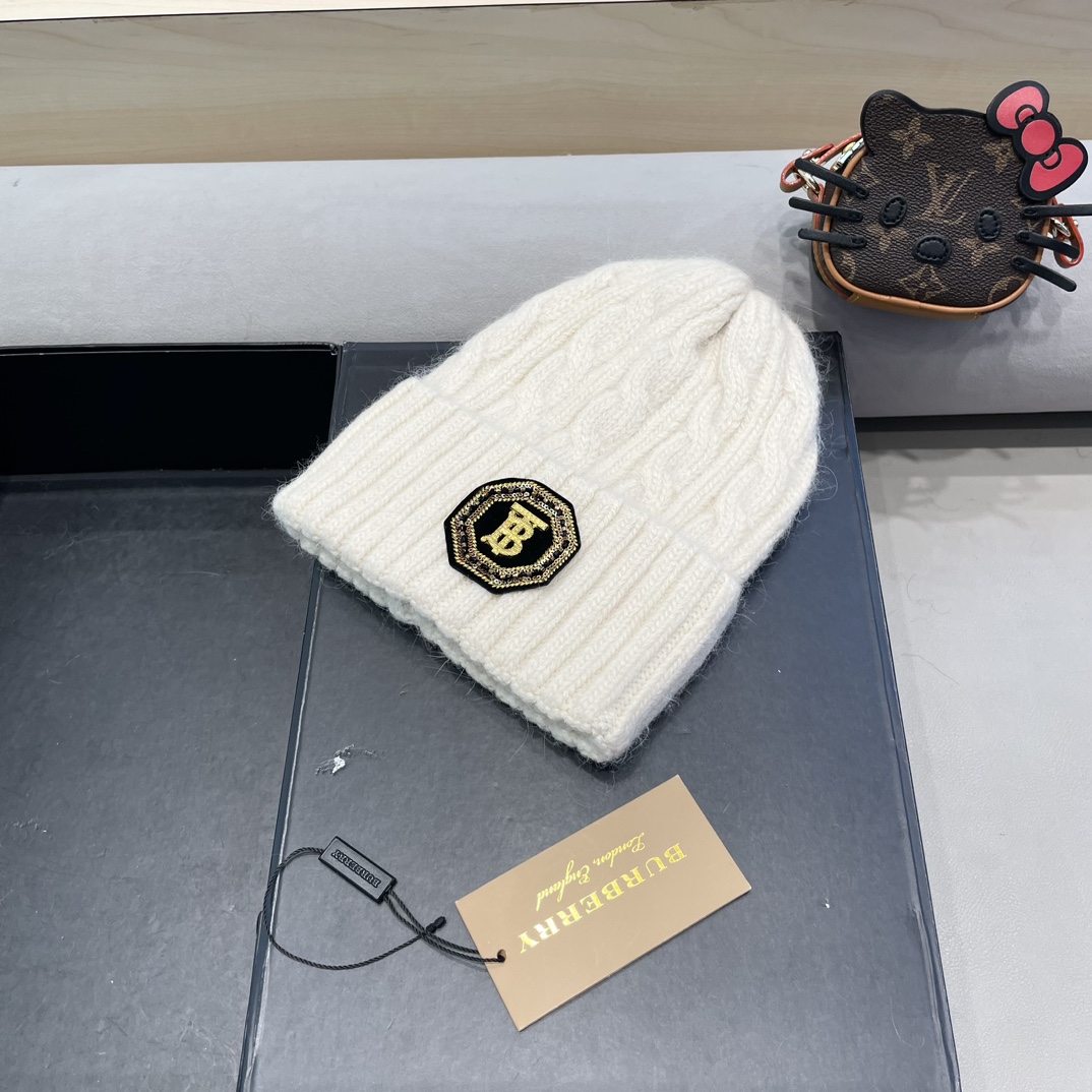 巴宝莉Burberry新款针织麻花毛线帽女秋冬季护耳防寒保暖帽子字母贴布冷帽潮