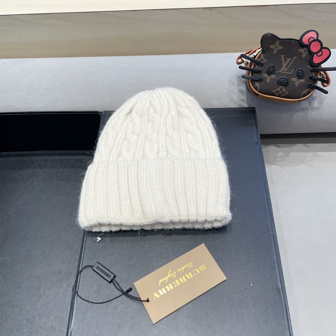 巴宝莉Burberry新款针织麻花毛线帽女秋冬季护耳防寒保暖帽子字母贴布冷帽潮