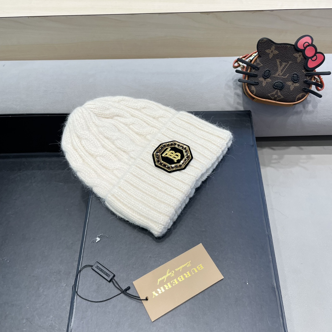 巴宝莉Burberry新款针织麻花毛线帽女秋冬季护耳防寒保暖帽子字母贴布冷帽潮