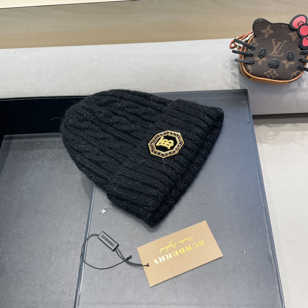 巴宝莉Burberry新款针织麻花毛线帽女秋冬季护耳防寒保暖帽子字母贴布冷帽潮