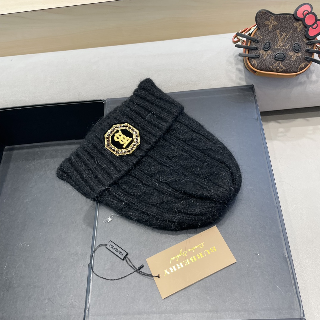 巴宝莉Burberry新款针织麻花毛线帽女秋冬季护耳防寒保暖帽子字母贴布冷帽潮
