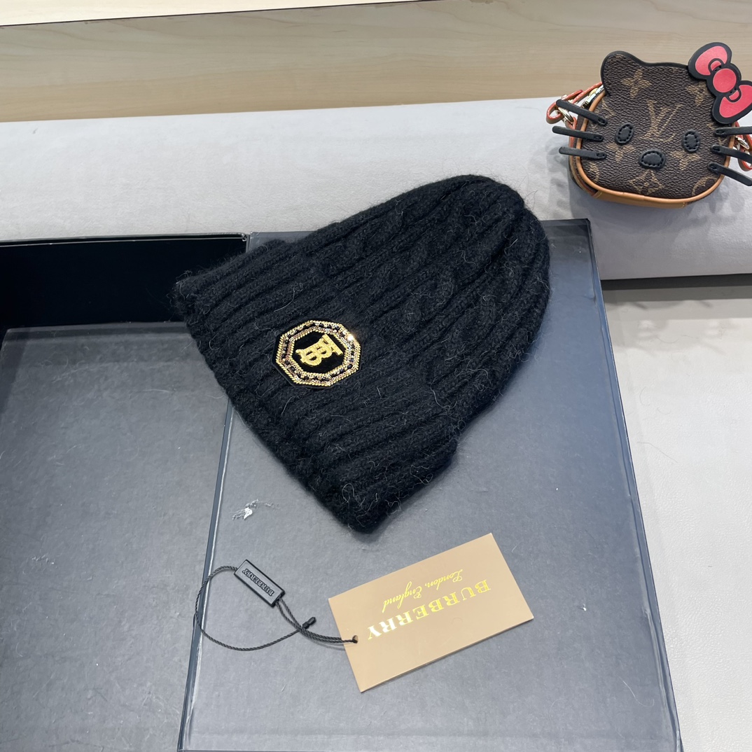 巴宝莉Burberry新款针织麻花毛线帽女秋冬季护耳防寒保暖帽子字母贴布冷帽潮