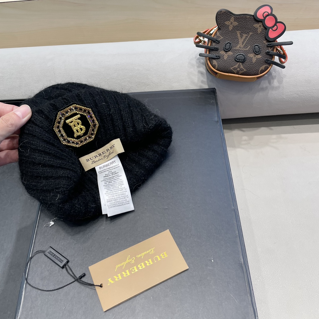 巴宝莉Burberry新款针织麻花毛线帽女秋冬季护耳防寒保暖帽子字母贴布冷帽潮