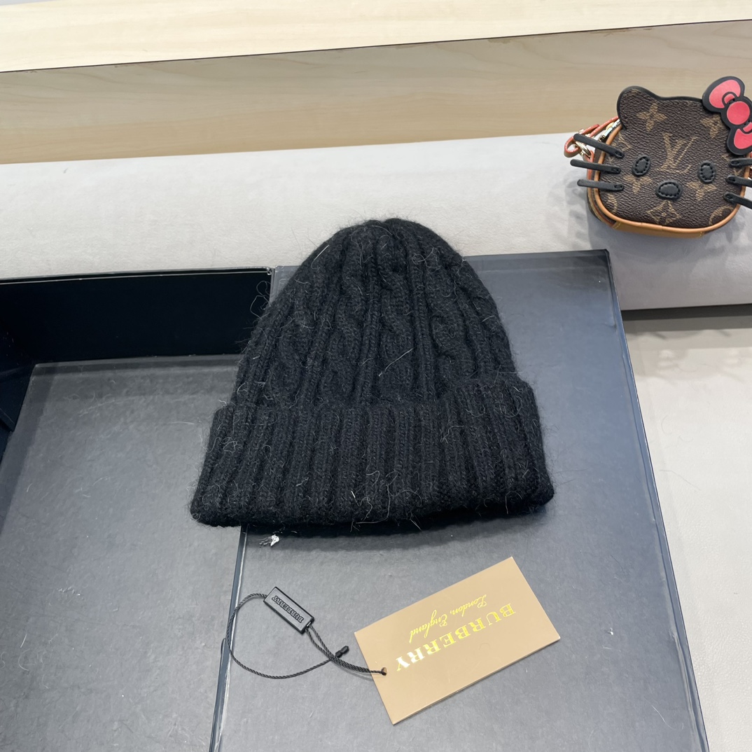 巴宝莉Burberry新款针织麻花毛线帽女秋冬季护耳防寒保暖帽子字母贴布冷帽潮