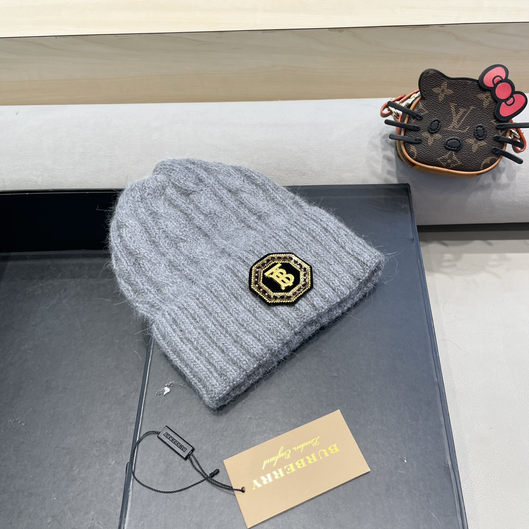 巴宝莉Burberry新款针织麻花毛线帽女秋冬季护耳防寒保暖帽子字母贴布冷帽潮 