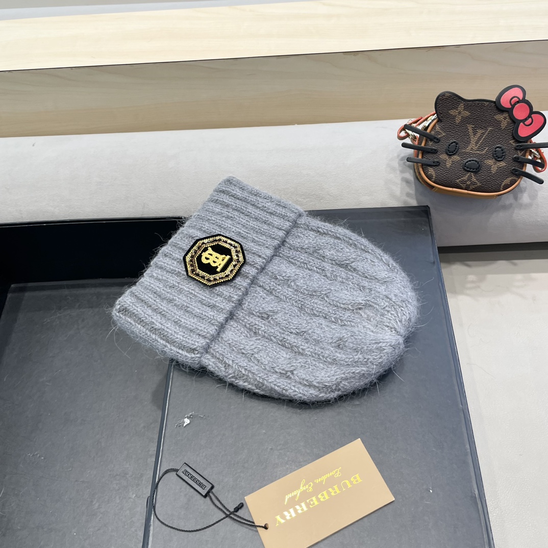 巴宝莉Burberry新款针织麻花毛线帽女秋冬季护耳防寒保暖帽子字母贴布冷帽潮 