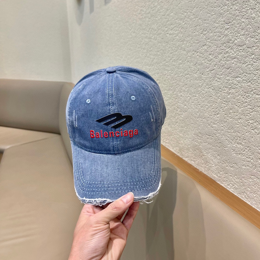  🧢巴黎世家Balenciaga，经典棒球帽
简单的单品最重细节 高克重双纱纯棉 面料和工艺都是一流 ，