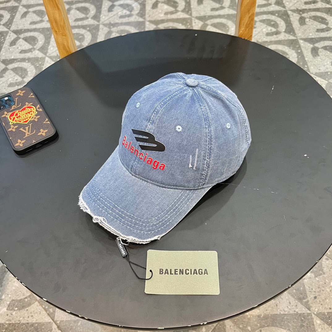  🧢巴黎世家Balenciaga，经典棒球帽
简单的单品最重细节 高克重双纱纯棉 面料和工艺都是一流 ，