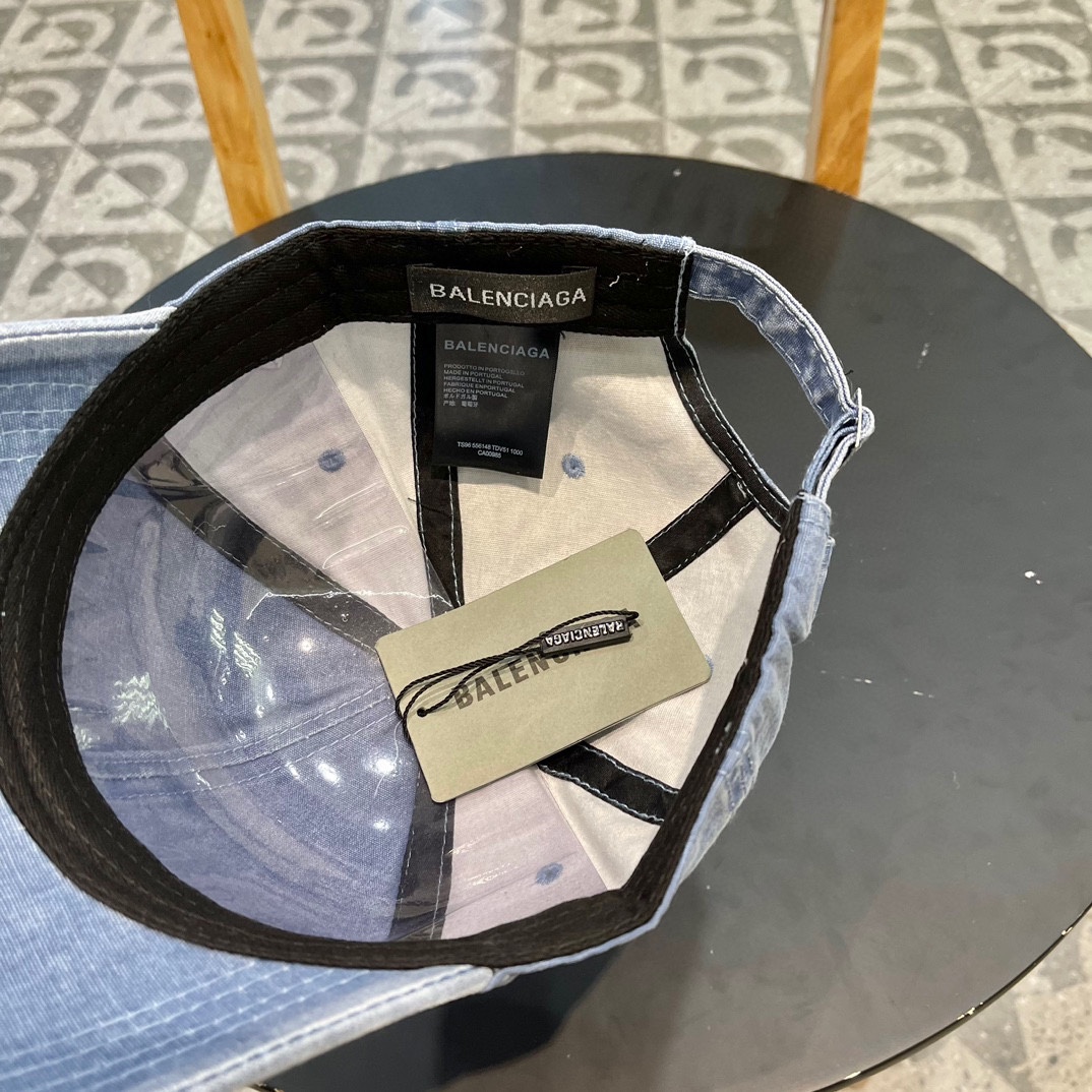  🧢巴黎世家Balenciaga，经典棒球帽
简单的单品最重细节 高克重双纱纯棉 面料和工艺都是一流 ，