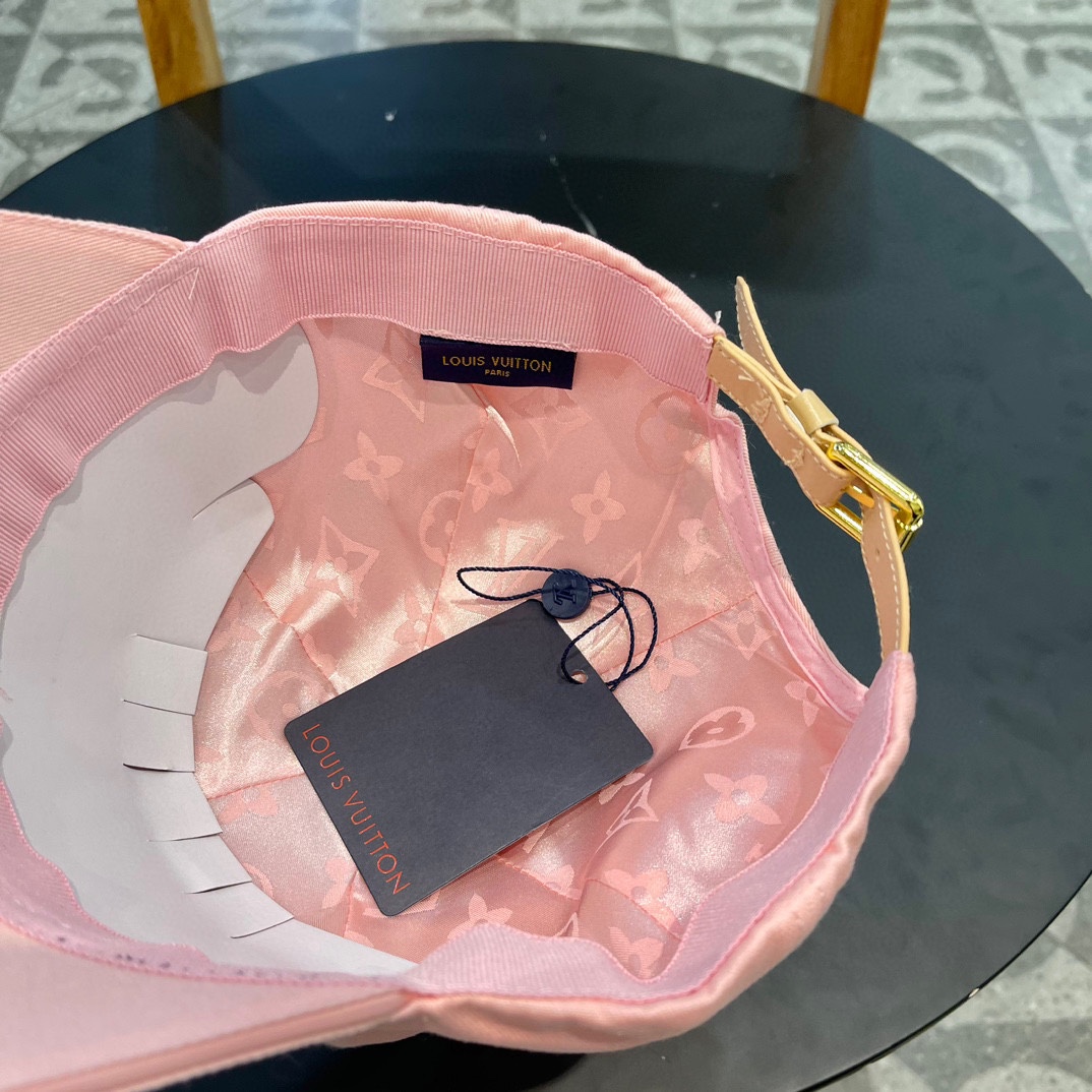   LV路易威登新款原单棒球帽， 专柜11开模订制，纯棉内里，轻盈透气！质量超赞，基础头围56，贴片可调