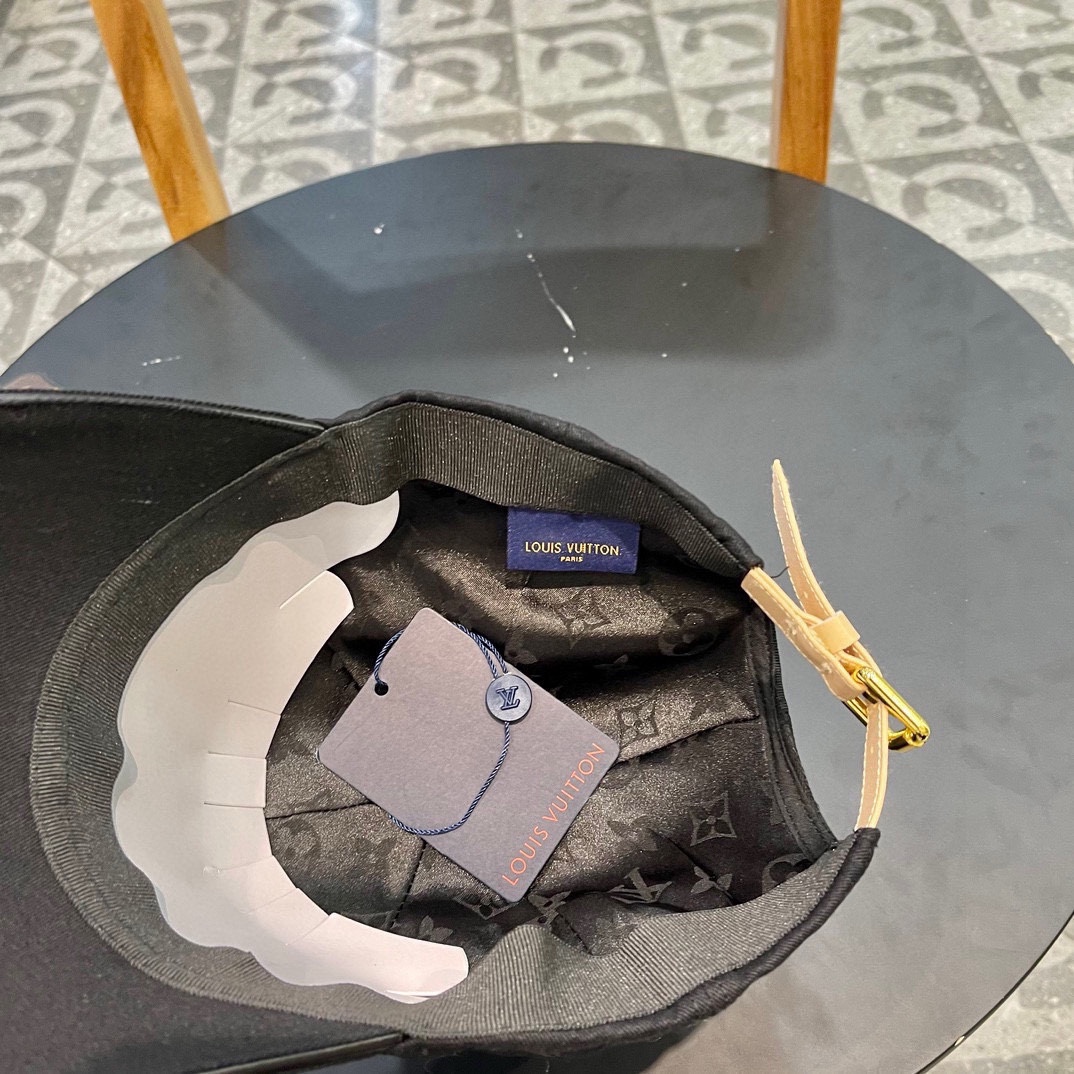   LV路易威登新款原单棒球帽， 专柜11开模订制，纯棉内里，轻盈透气！质量超赞，基础头围56，贴片可调