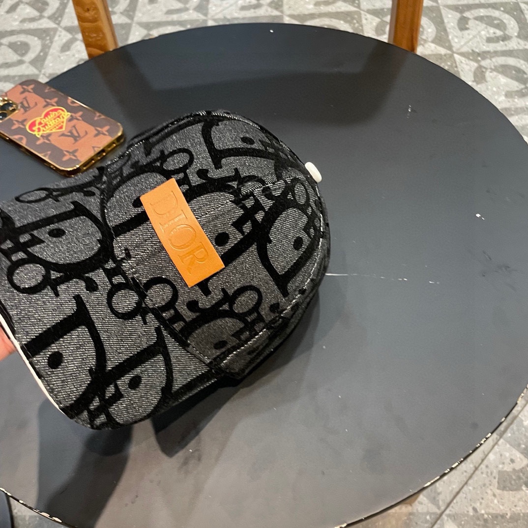  【DIOR迪奥】新款走量刺绣棒球帽🧢新款出货，大牌款超好搭配，赶紧入手！