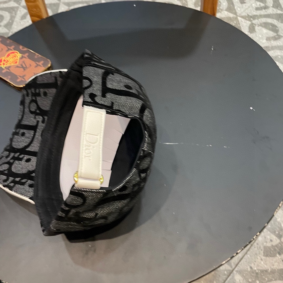  【DIOR迪奥】新款走量刺绣棒球帽🧢新款出货，大牌款超好搭配，赶紧入手！