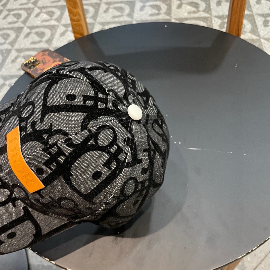  【DIOR迪奥】新款走量刺绣棒球帽🧢新款出货，大牌款超好搭配，赶紧入手！