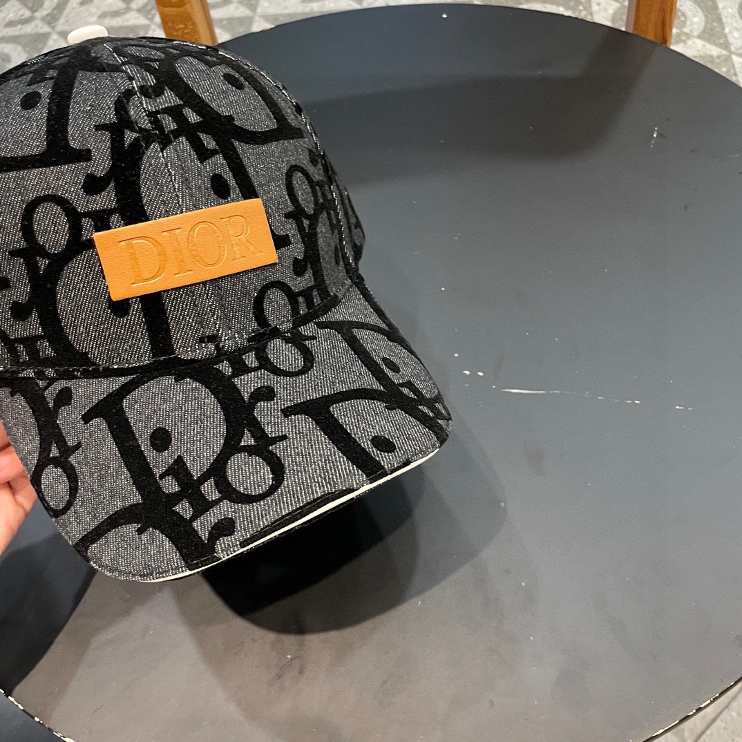  【DIOR迪奥】新款走量刺绣棒球帽🧢新款出货，大牌款超好搭配，赶紧入手！