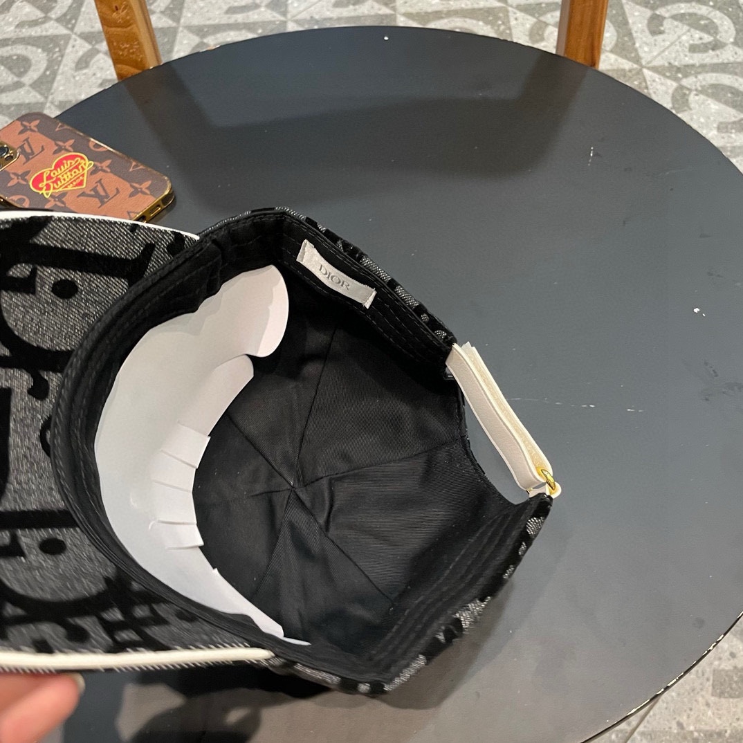  【DIOR迪奥】新款走量刺绣棒球帽🧢新款出货，大牌款超好搭配，赶紧入手！