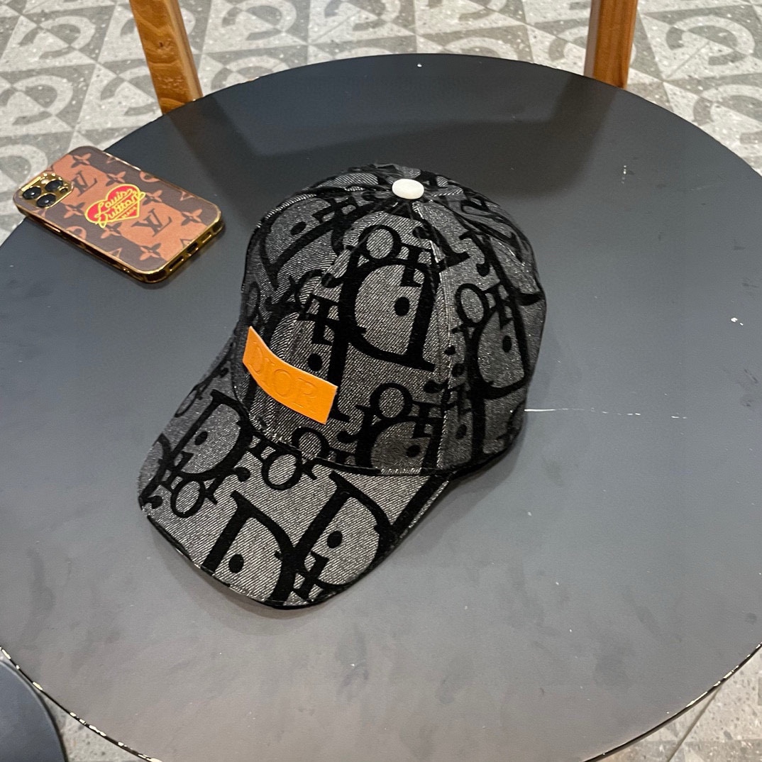  【DIOR迪奥】新款走量刺绣棒球帽🧢新款出货，大牌款超好搭配，赶紧入手！