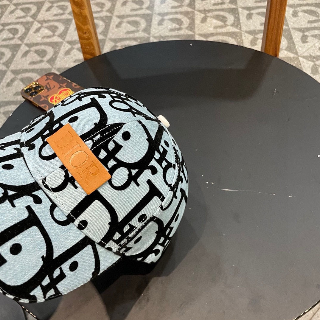 【DIOR迪奥】新款走量刺绣棒球帽🧢新款出货，大牌款超好搭配，赶紧入手！