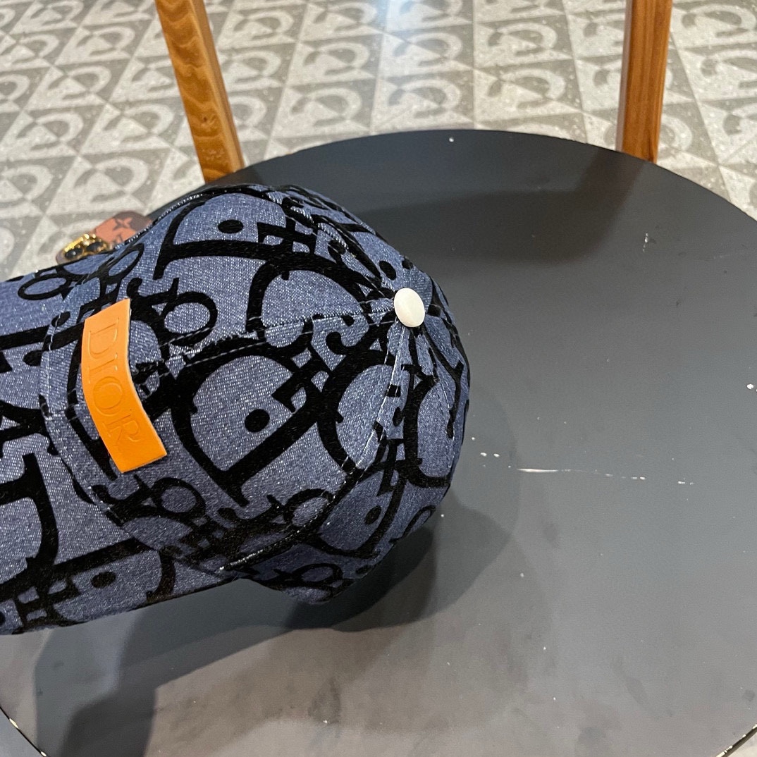  【DIOR迪奥】新款走量刺绣棒球帽🧢新款出货，大牌款超好搭配，赶紧入手！