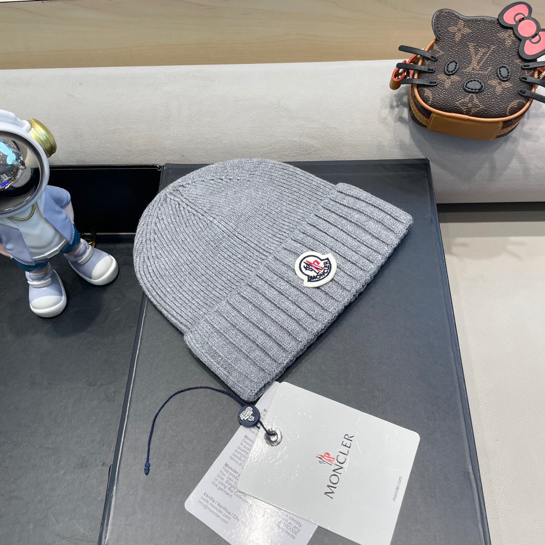 蒙口Moncler盟可睐💥新款经典针织帽，非常柔软亲肤，弹性很好💓有质感又非常百搭的款式~保暖的 羊绒毛
