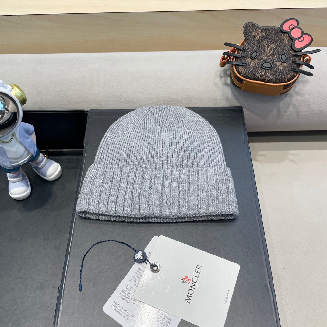 蒙口Moncler盟可睐💥新款经典针织帽，非常柔软亲肤，弹性很好💓有质感又非常百搭的款式~保暖的 羊绒毛