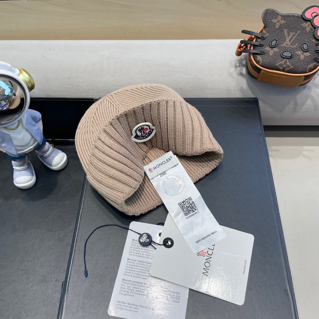 蒙口Moncler盟可睐💥新款经典针织帽，非常柔软亲肤，弹性很好💓有质感又非常百搭的款式~保暖的 羊绒毛