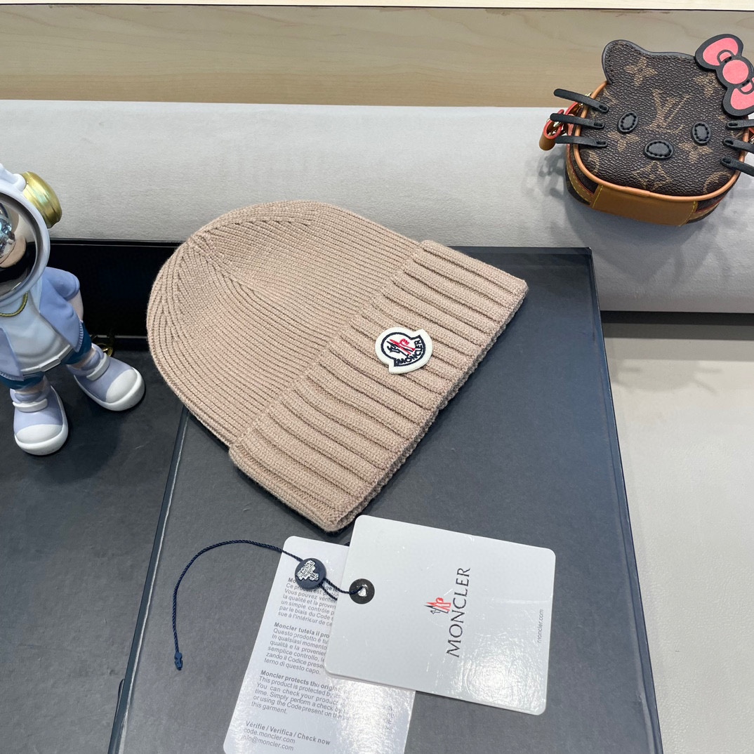 蒙口Moncler盟可睐💥新款经典针织帽，非常柔软亲肤，弹性很好💓有质感又非常百搭的款式~保暖的 羊绒毛