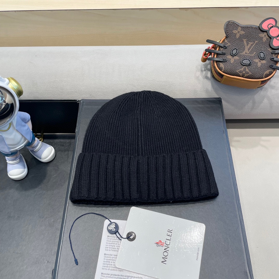 蒙口Moncler盟可睐💥新款经典针织帽，非常柔软亲肤，弹性很好💓有质感又非常百搭的款式~保暖的 羊绒毛
