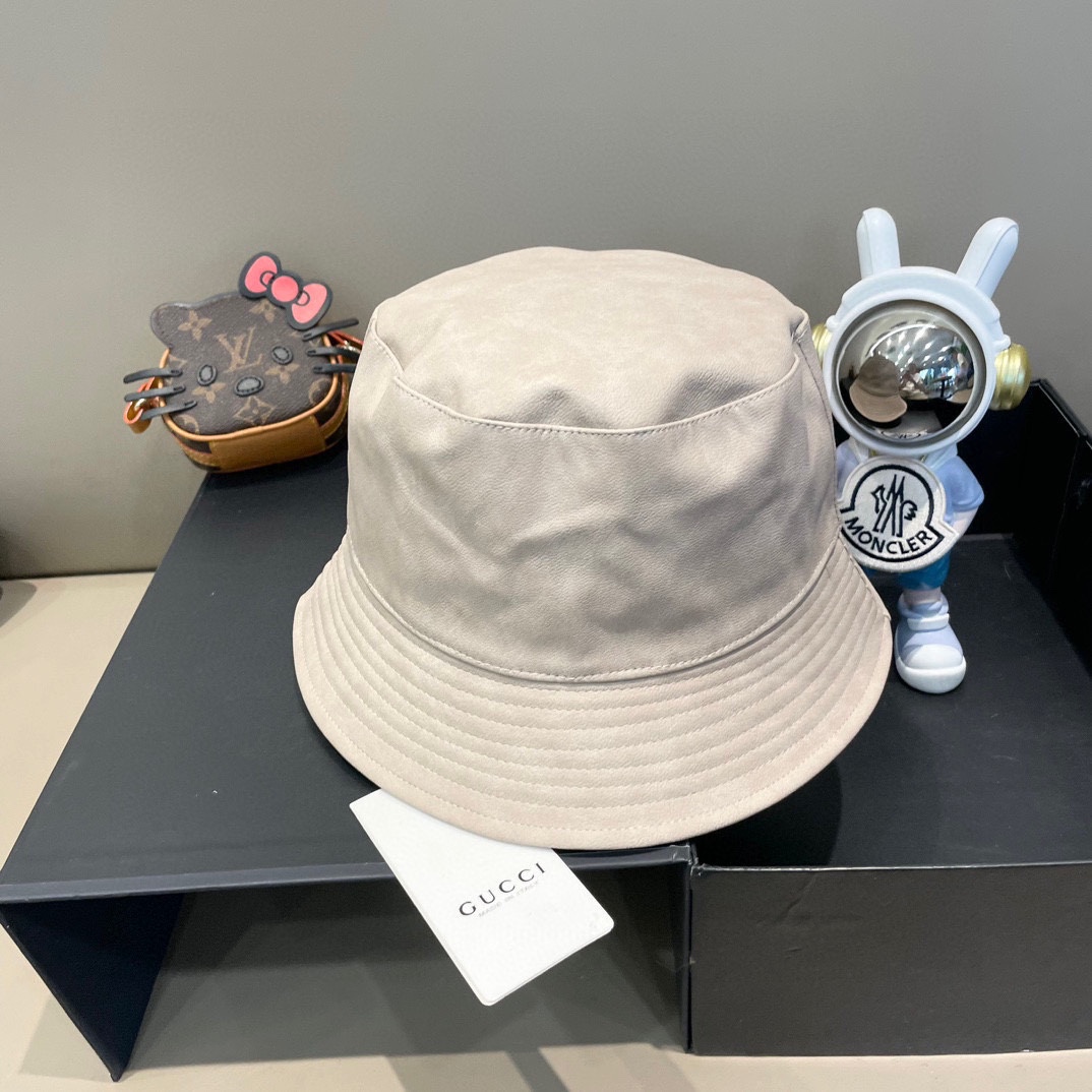  GUCCI古奇新款水洗皮渔夫帽~
复古做旧的颜色，很高级
立体压花工艺，做工精细 闭眼冲！