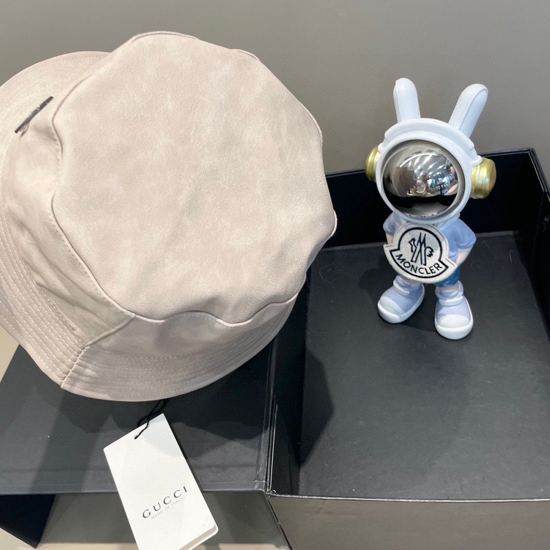 GUCCI古奇新款水洗皮渔夫帽~
复古做旧的颜色，很高级
立体压花工艺，做工精细 闭眼冲！