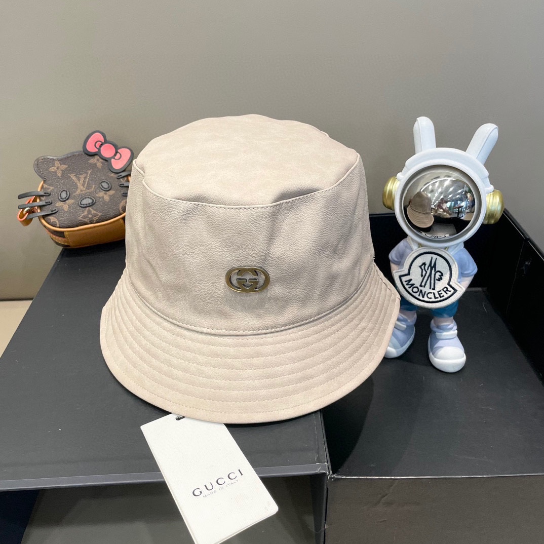  GUCCI古奇新款水洗皮渔夫帽~
复古做旧的颜色，很高级
立体压花工艺，做工精细 闭眼冲！