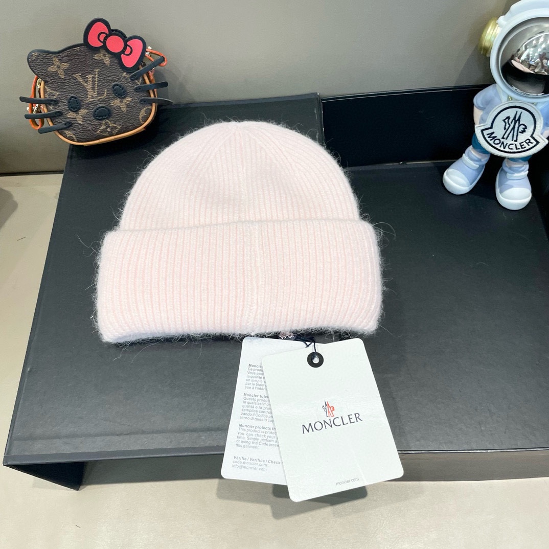   蒙口秋冬安哥拉兔毛羊毛针织厚翻边毛线帽
年末重磅高颜值仙女针织帽，超仙的安哥拉兔羊毛，
色系很甜美，