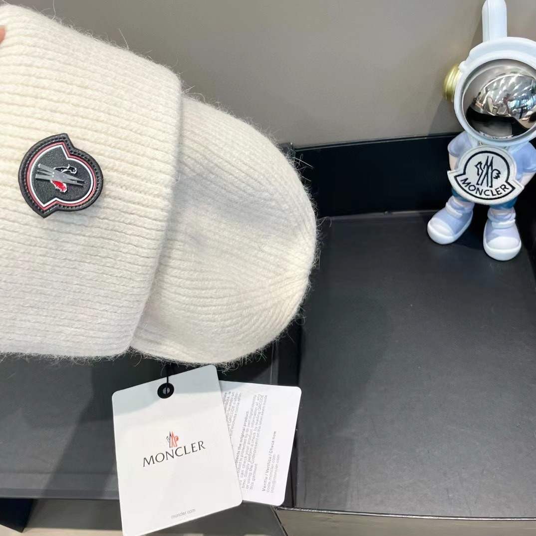   蒙口秋冬安哥拉兔毛羊毛针织厚翻边毛线帽
年末重磅高颜值仙女针织帽，超仙的安哥拉兔羊毛，
色系很甜美，